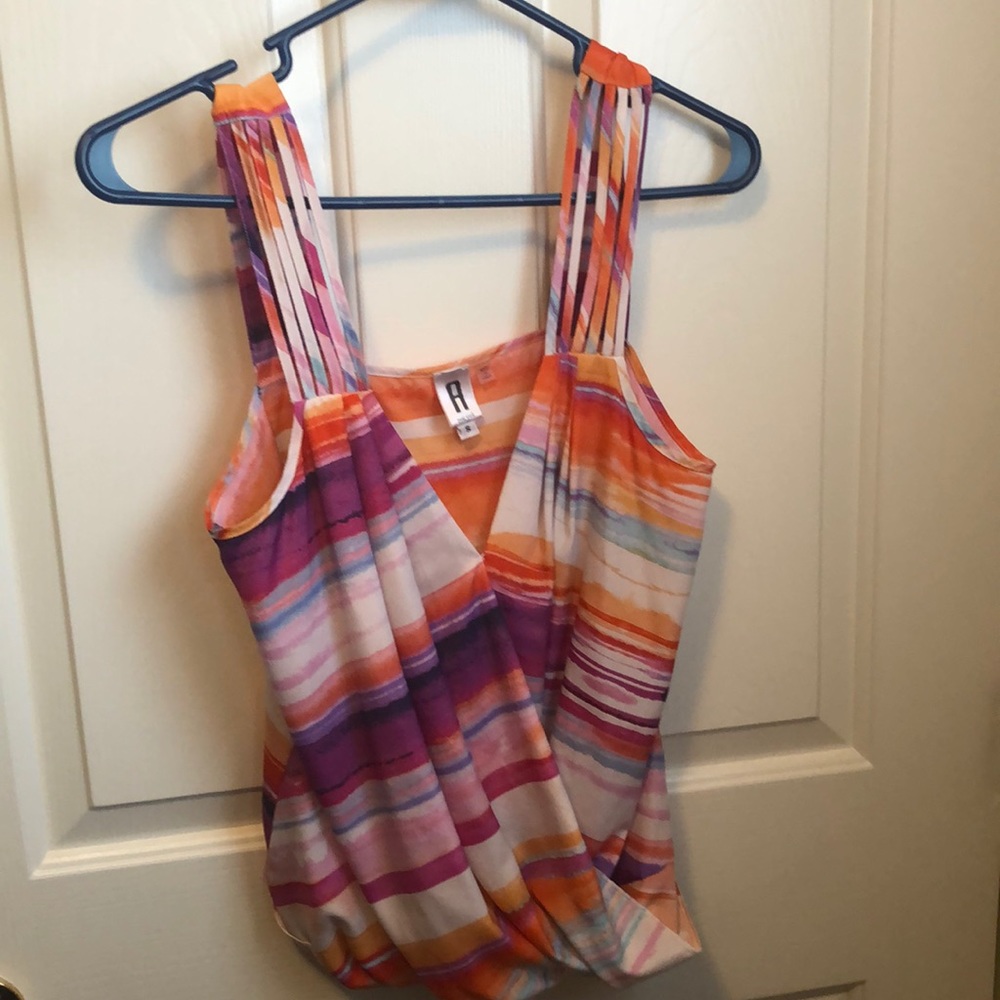 Multicolor wrap tank